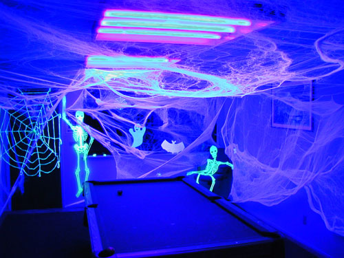 Black-Light-Room